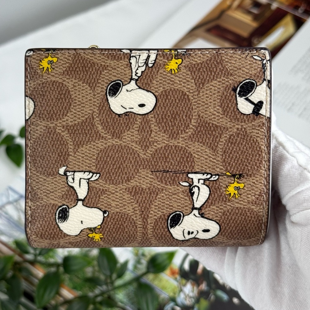 SOLD๐ Coach X Peanuts Snap Wallet In Signature Canvas With Snoopy Print CBN32 - Picture 11 of 15